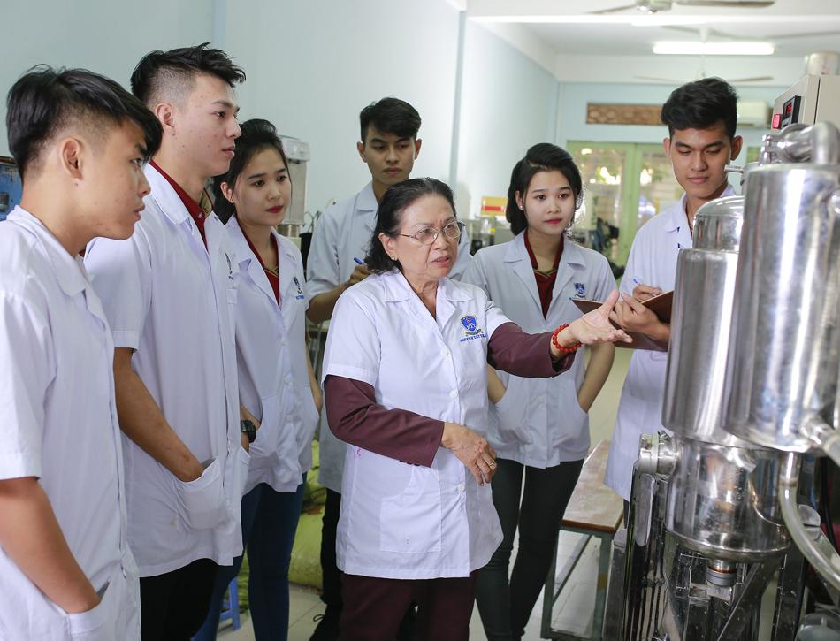 Ngành Công nghệ kỹ thuật hóa học nên học trường nào ở TPHCM