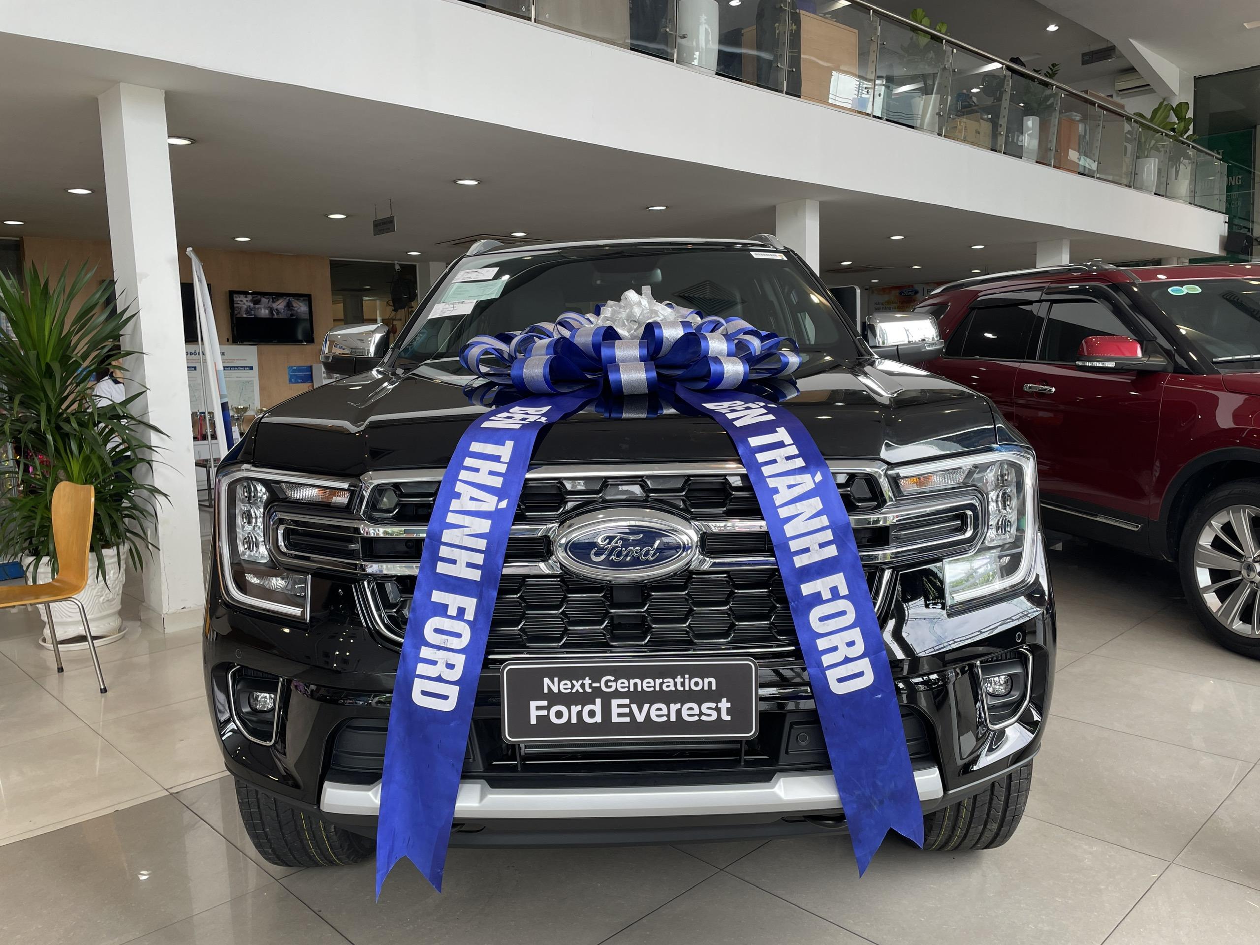 ford everest titanium 4x2 2023 màu đen 1